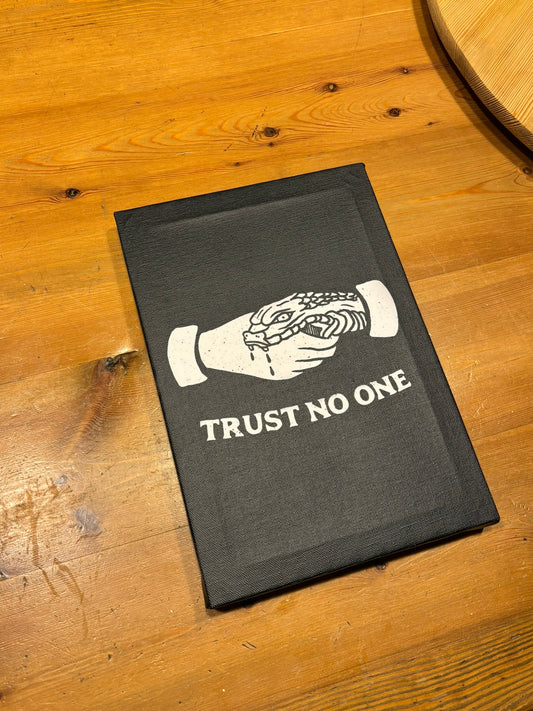 Special: Trust No One 21x30cm